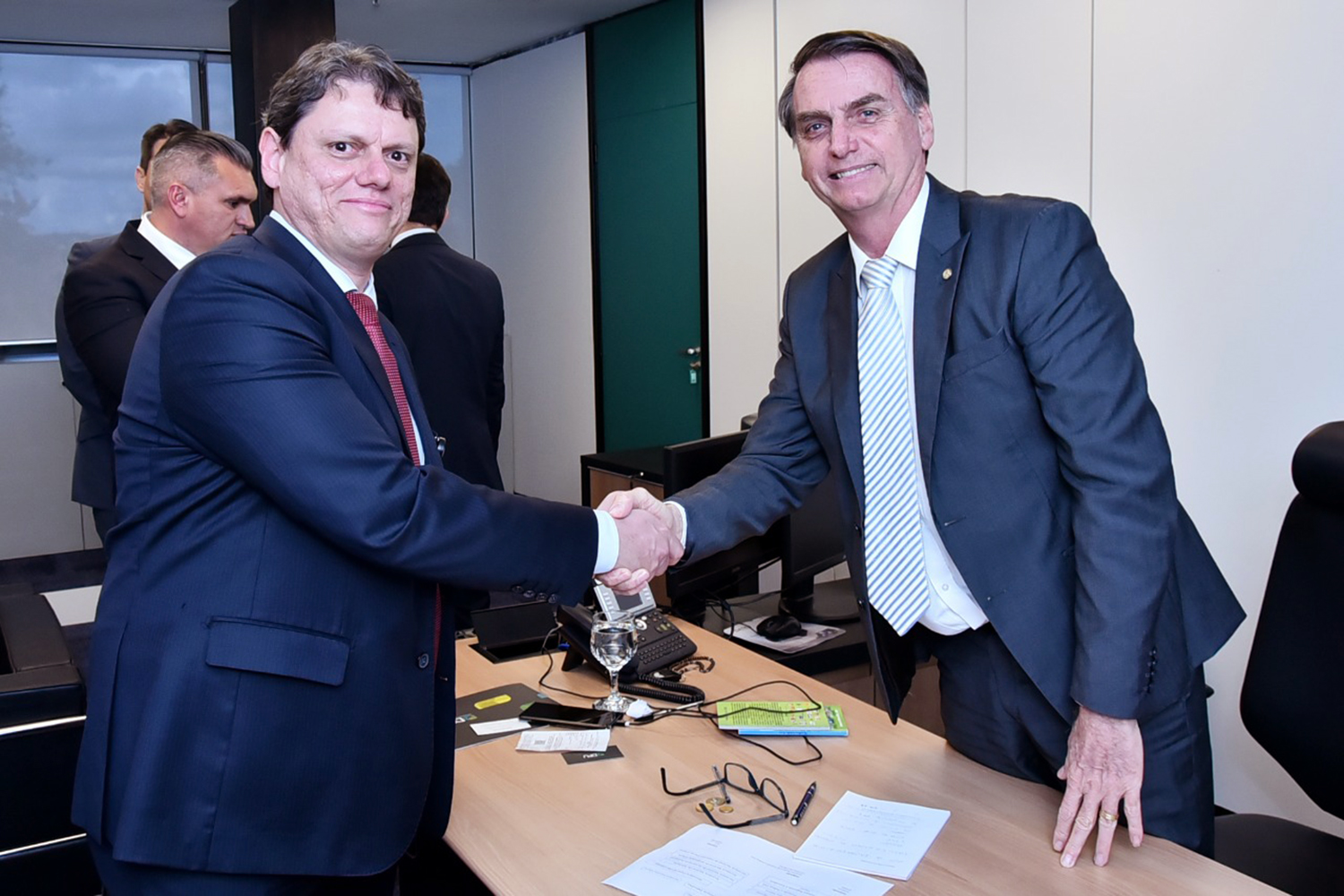 Bolsonaro visitará São José para oficializar concessão da Via Dutra ao Grupo CCR