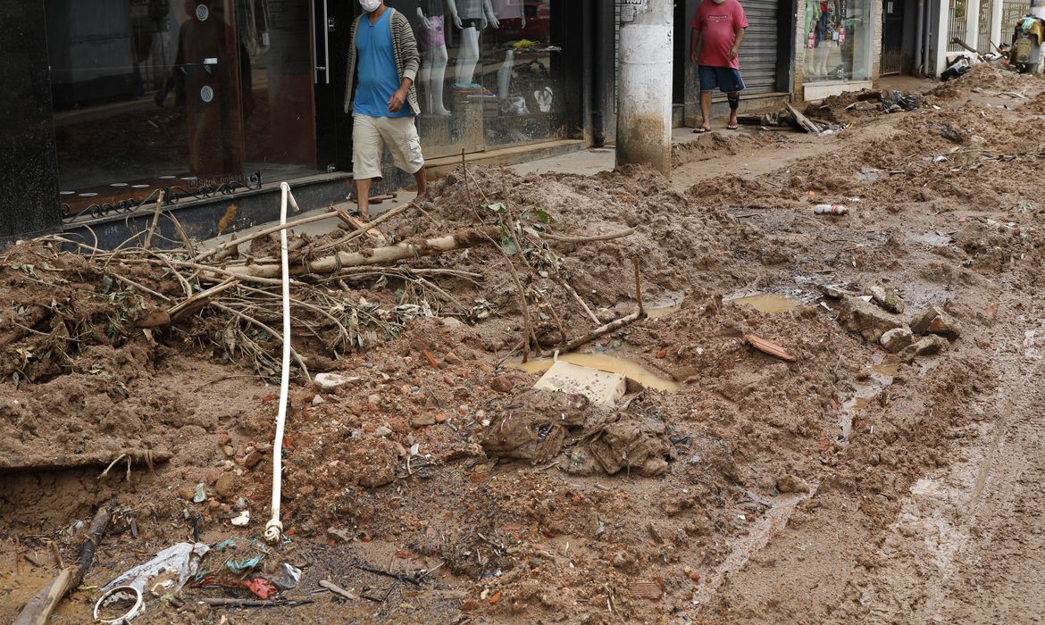 mortos petrópolis chuva