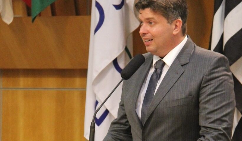 Vereador Rodrigo Salomon critica atuação da prefeitura no combate às enchentes