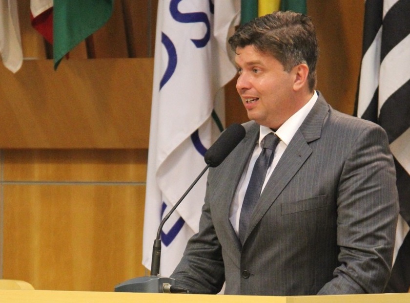 Vereador Rodrigo Salomon critica atuação da prefeitura no combate às enchentes