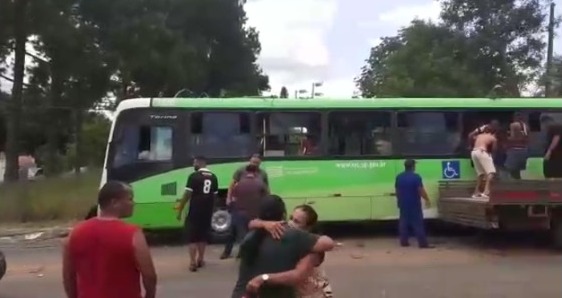 acidente de ônibus sjc