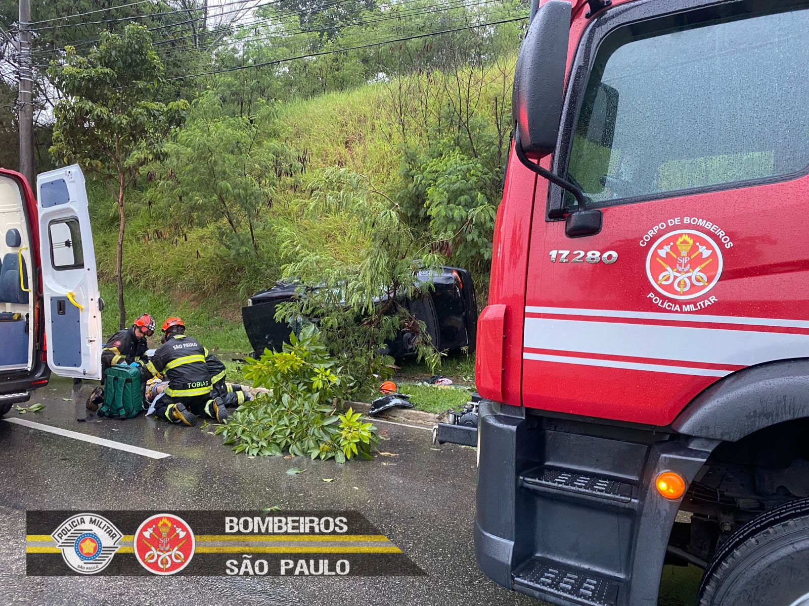 Homem de 21 anos morre após capotamento na zona leste de São José dos Campos
