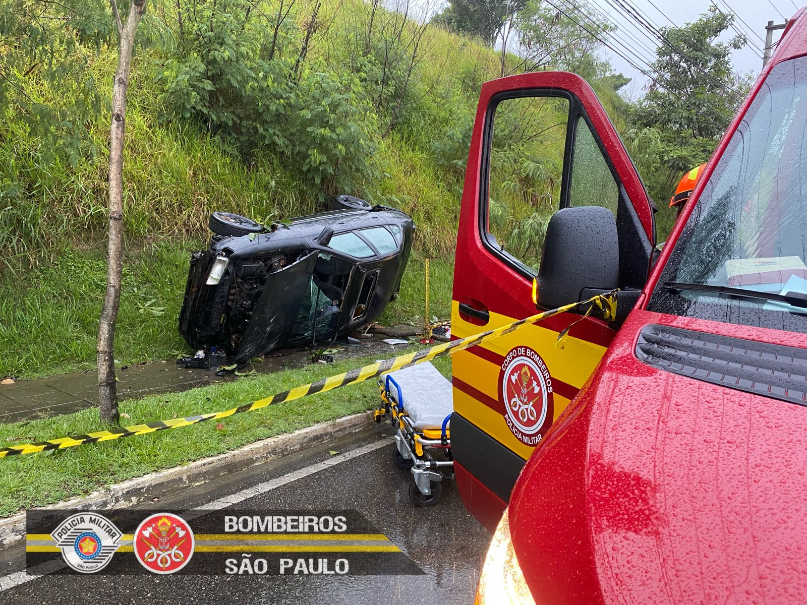 Homem de 21 anos morre após capotamento na zona leste de São José dos Campos