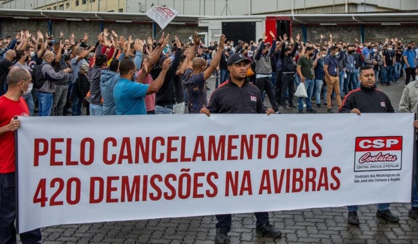 Funcionários da Avibras entram em greve
