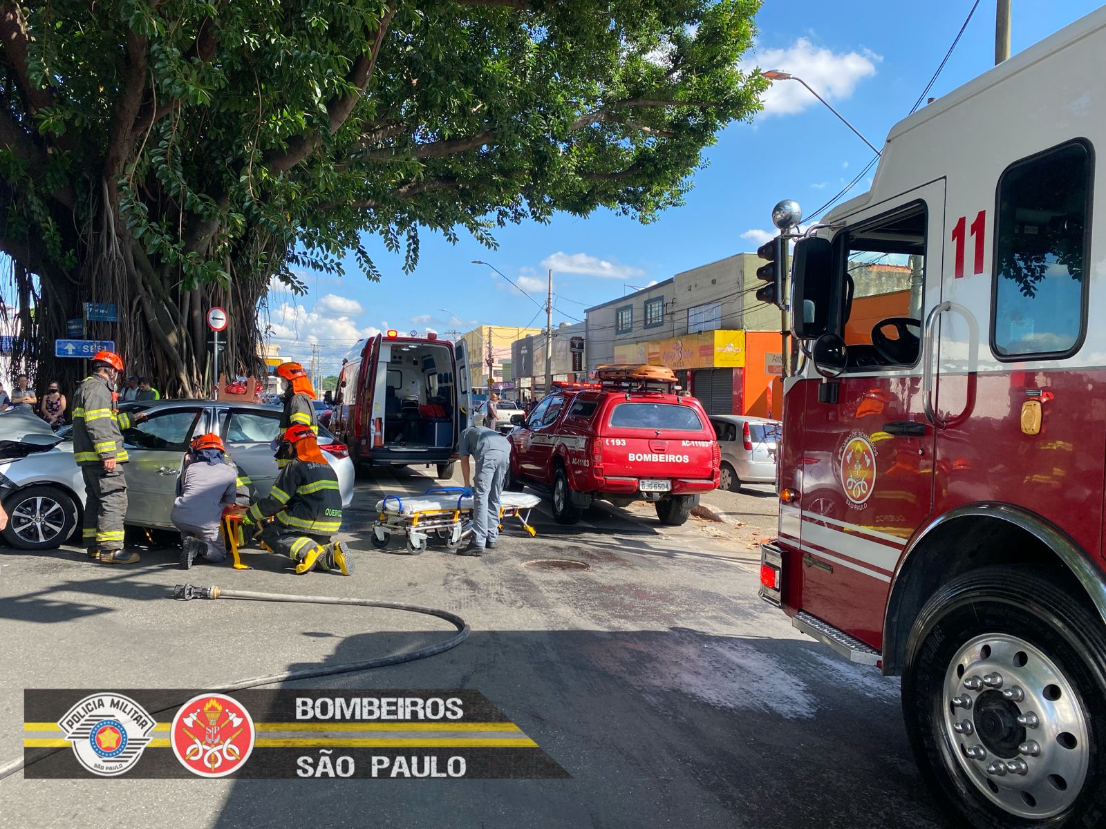 Motorista de 96 anos sofre acidente no Jd. Satélite, em São José