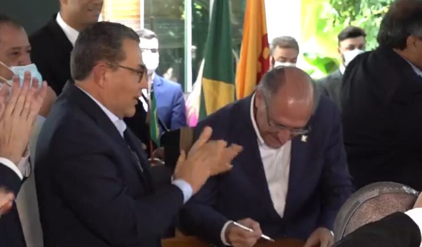 Geraldo Alckmin se fila ao PSB e não confirma ser o vice de Lula nas eleições presidenciais
