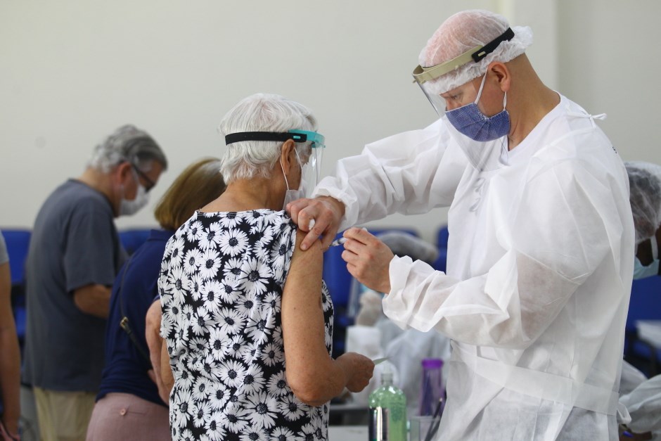 Governo de SP anuncia antecipação da campanha de vacinação contra a gripe