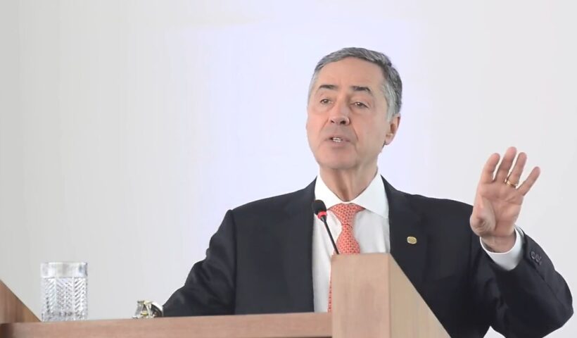 Em São José, Ministro Luís Roberto Barroso faz discurso a favor da democracia e critica atos antidemocráticos
