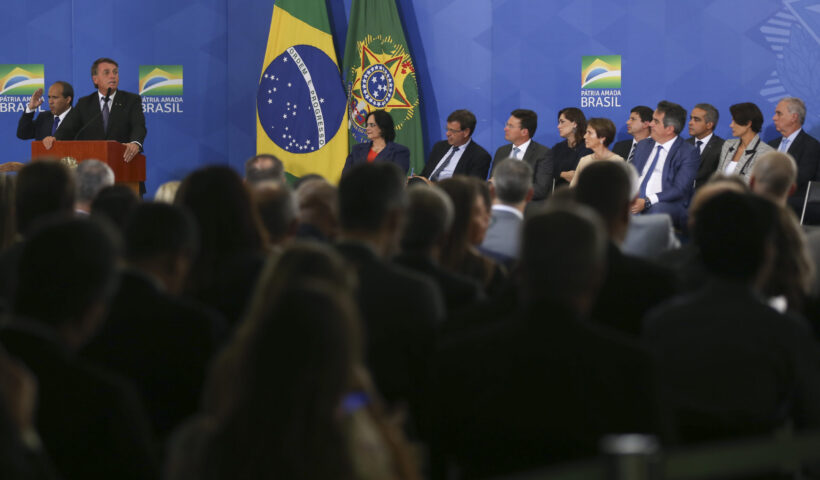 Novos ministros tomam posse no Palácio do Planalto
