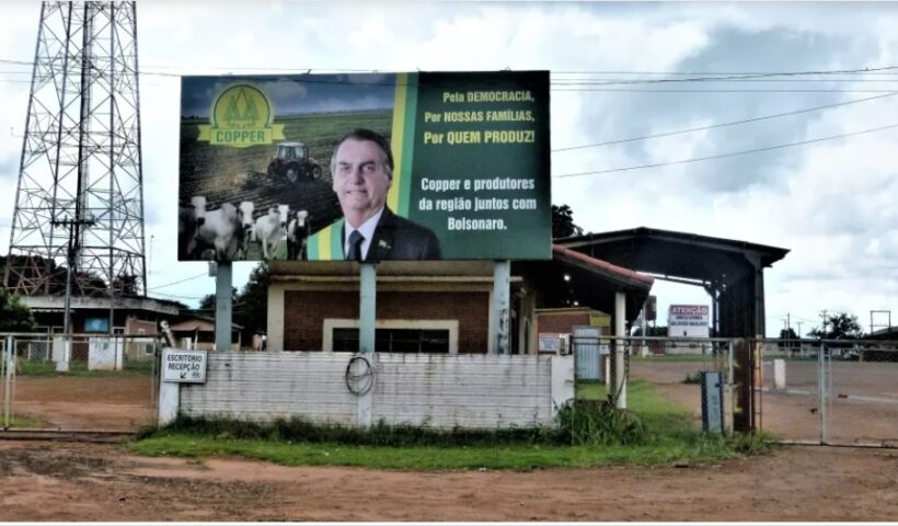 Ministro que proibiu manifestações políticas no Lollalalooza permitiu outdoors a favor de Bolsonaro