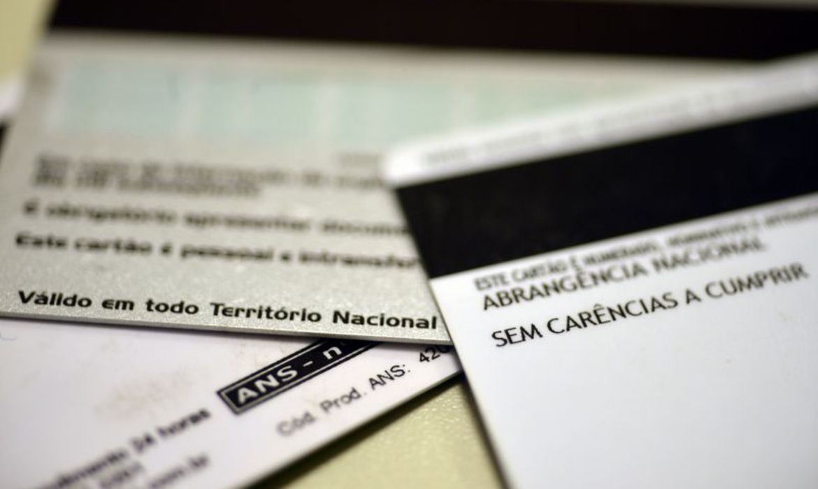 cartões plano de saúde: Reajuste de até 9,6% para planos de saúde individuais e familiares será retroativo a maio