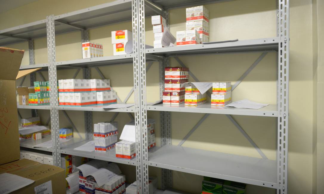 Farmácias e hospitais relatam falta de medicamentos básicos, como dipirona e antibióticos