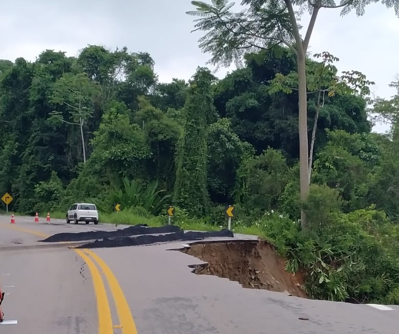 PRF atualiza as condições de tráfego na Rio-Santos (BR-101), em Ubatuba