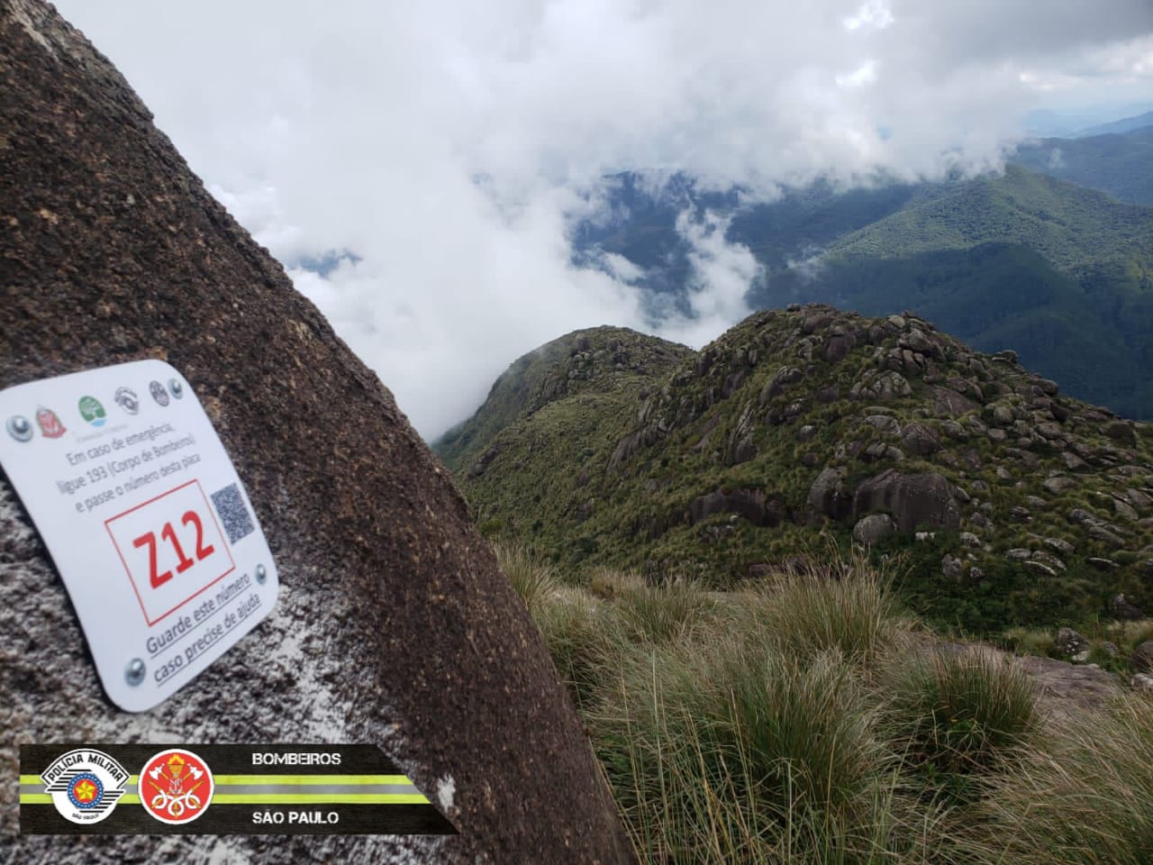 Corpo de Bombeiros e Fundação Florestal instalam novas sinalizações de emergência no Pico dos Marins