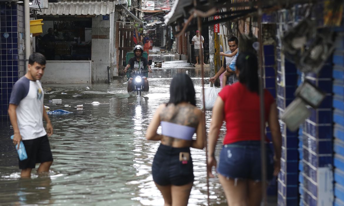 Caixa anuncia medidas de apoio aos atingidos pelas chuvas no Rio de Janeiro