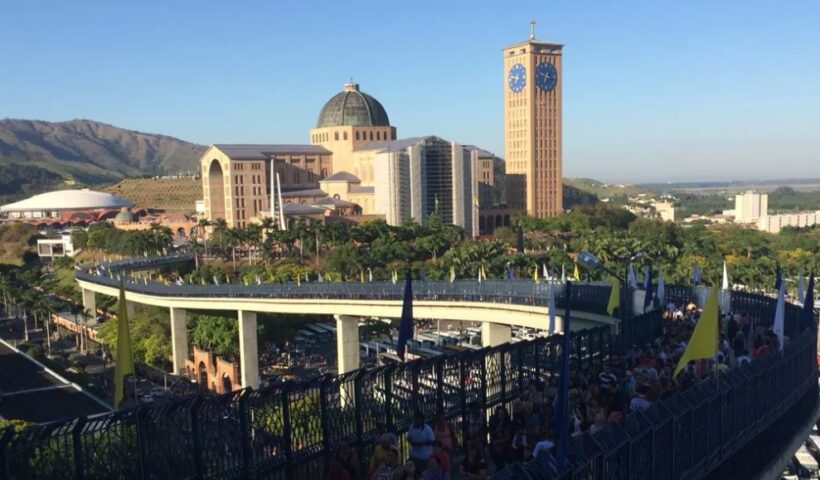 Depois de dois anos, Aparecida volta a celebrar Semana Santa