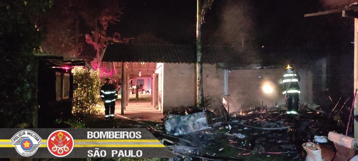 Bombeiros controlam incêndio em pousada em Santo Antonio do Pinhal