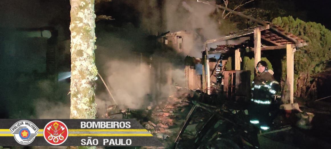 Bombeiros controlam incêndio em pousada em Santo Antonio do Pinhal