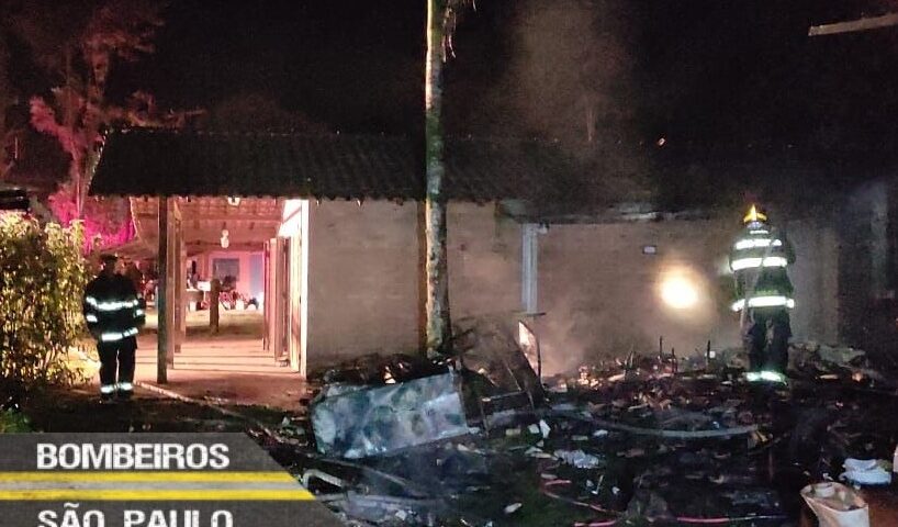 Bombeiros controlam incêndio em pousada em Santo Antonio do Pinhal