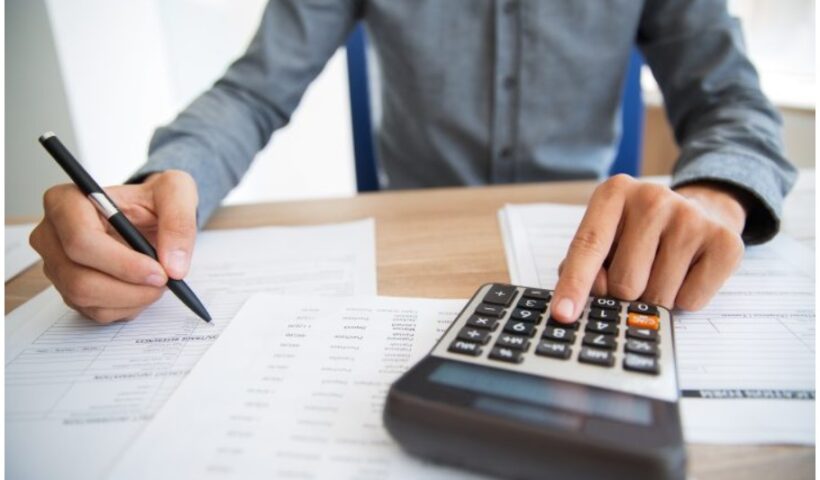 Inadimplência por conta de desemprego diminui, mas segue sendo principal motivo da negativação