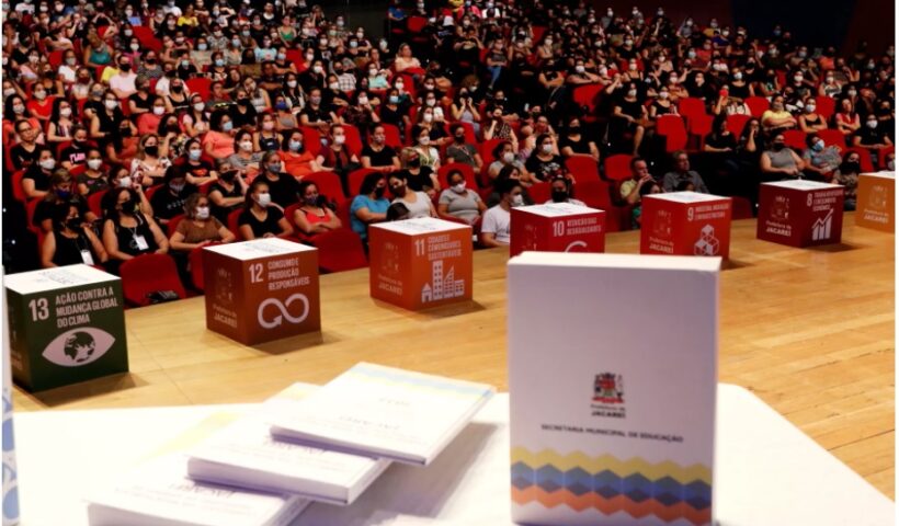 Jacareí anuncia reajuste do piso salarial dos professores municipais