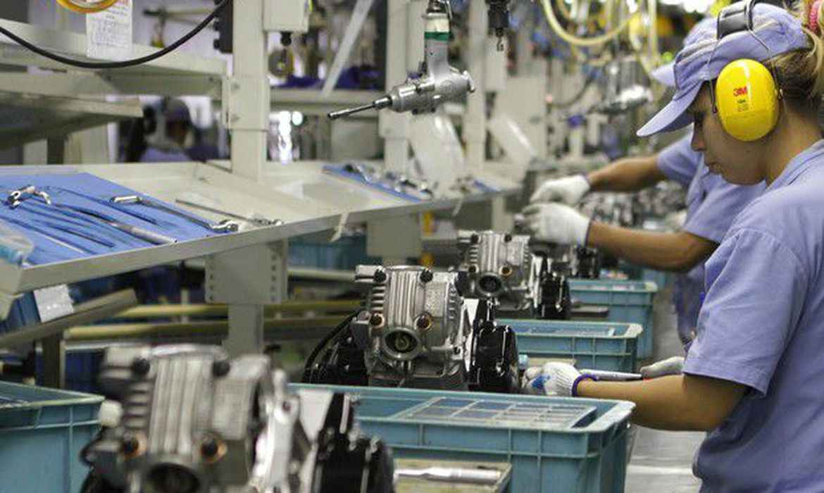 Produção industrial cresce em 11 dos 15 locais pesquisados pelo IBGE