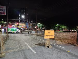 Trânsito intenso marca o 1º dia de interdição da Av. Dr. Nelson D’Ávila em São José