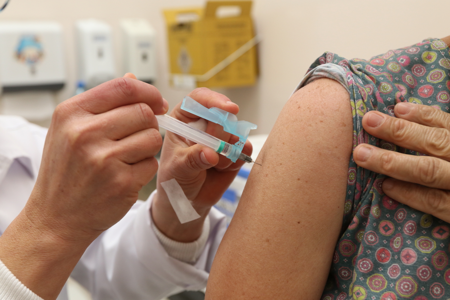 Caminhoneiros e trabalhadores do transporte coletivo já podem se vacinar contra a Influenza, em Jacareí