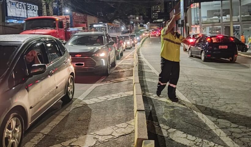 Trânsito intenso marca o 1º dia de interdição da Av. Dr. Nelson D’Ávila em São José