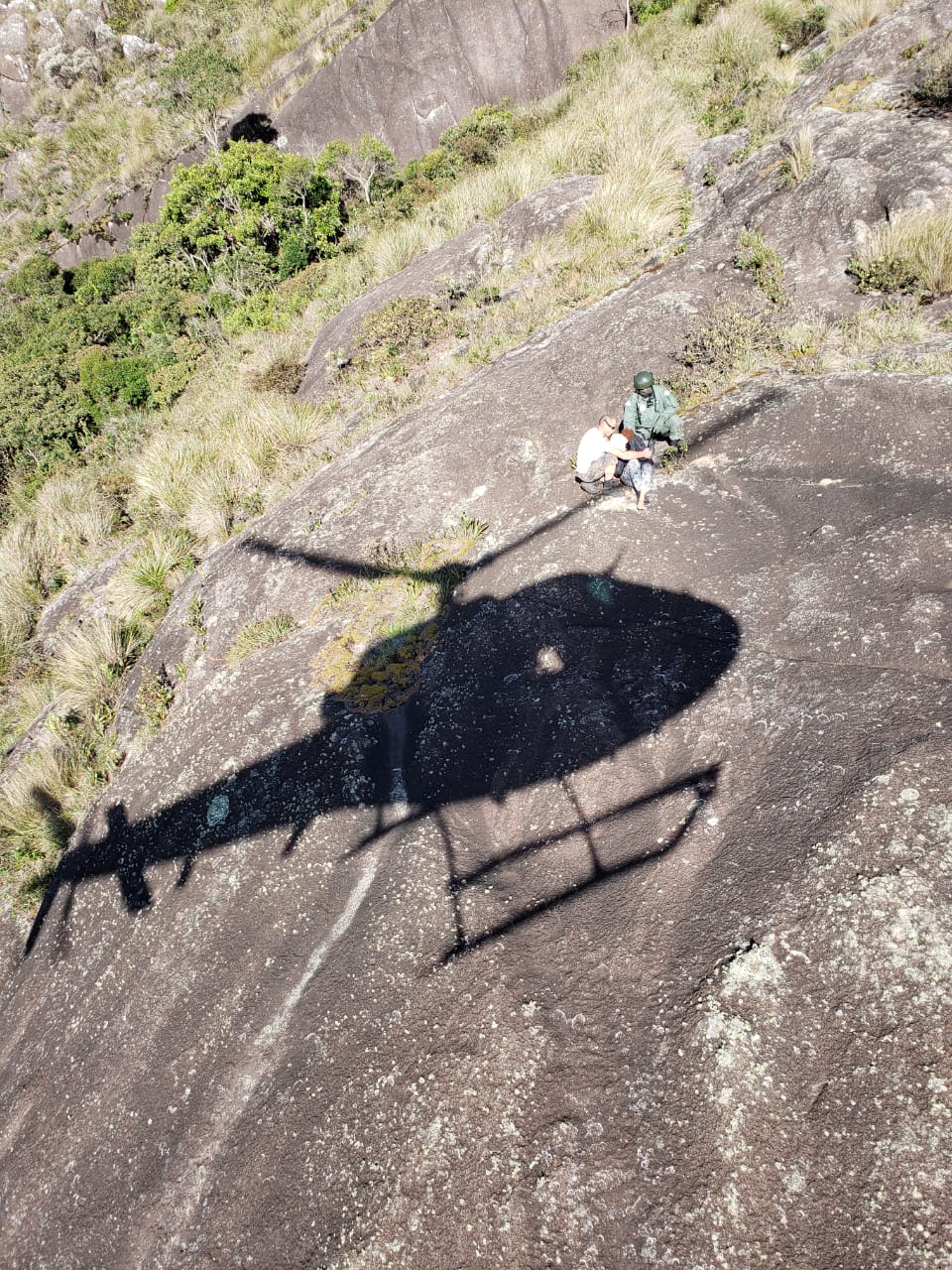 mulher resgatada pico dos marins