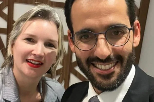 Elize Matsunaga e advogado
