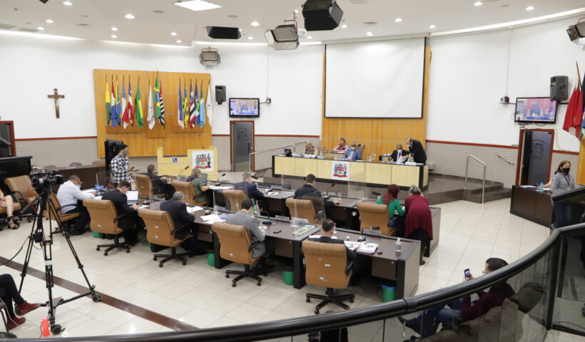 Câmara aprova primeira discussão para mudança de idade mínima para aposentadoria