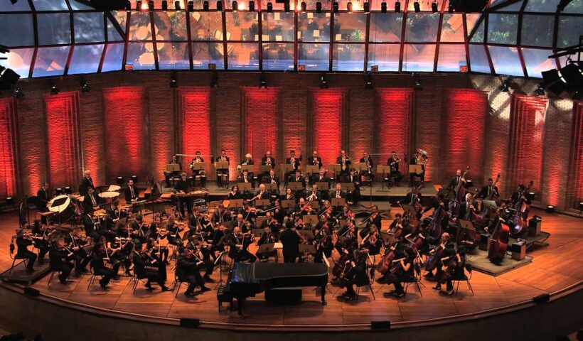 orquestra se apresenta no festival de inverno de campos do jordão
