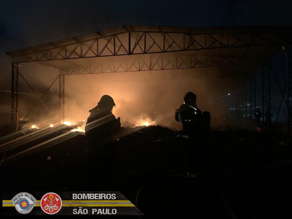 incêndio depósito de reciclável taubaté