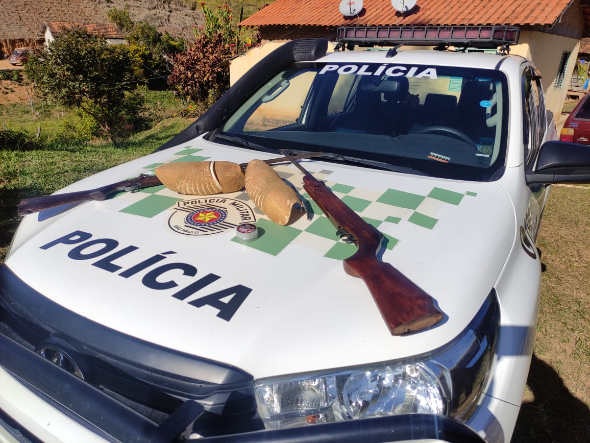 PM Ambiental multa homem por caça ilegal