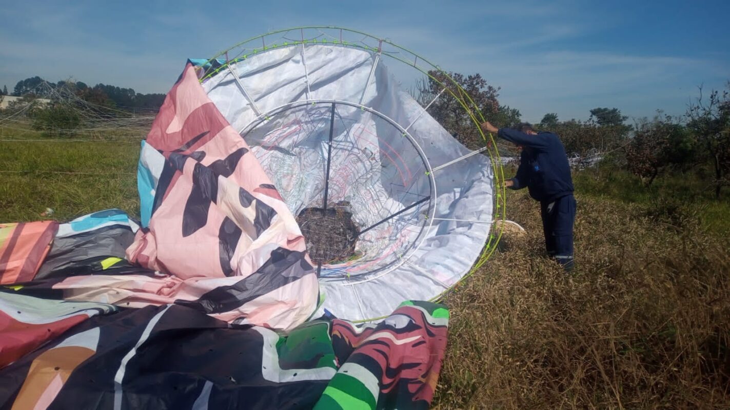 Balão que caiu no aeroclube do CTA em São José dos Campos nesta sexta-feira, dia 25 de junho