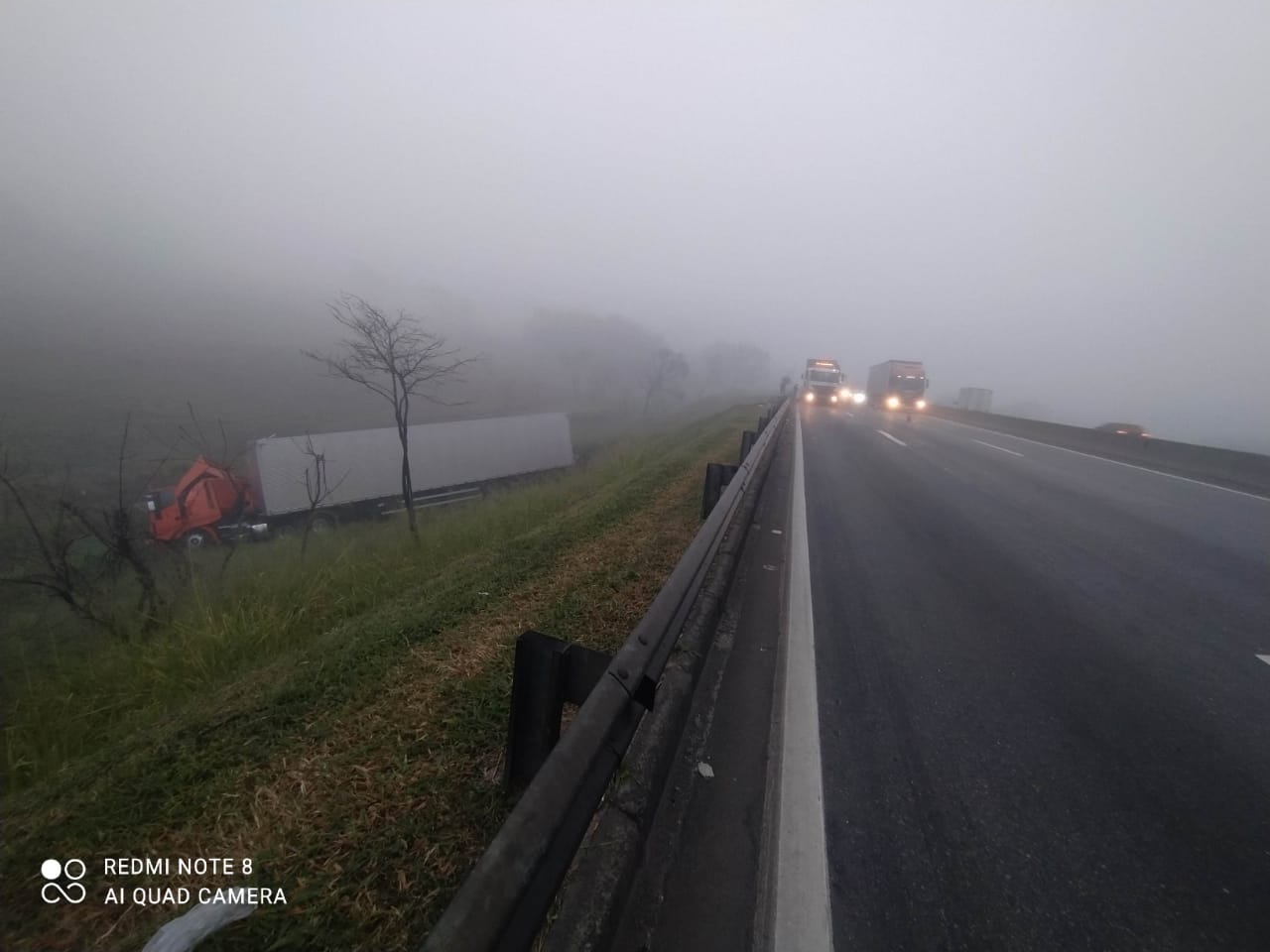 caminhoneiro ferido em acidente na dutra