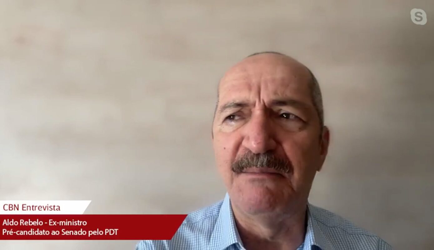 Ex-ministro Aldo Rebelo concede entrevista à rádio CBN Vale via Skype