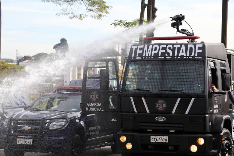 Caminhão Tempestade, que lança jatos d'água para dispersas aglomerações, é aprovado pela Alesp