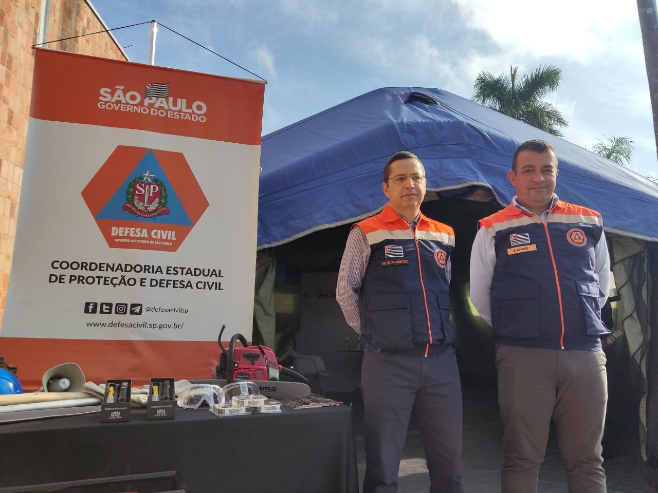 Cel. Monteiro e Wender Firmino em evento da Defesa Civil de SJC no programa Governo na Área