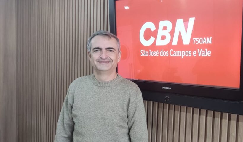 Vereador Fernando Petiti, MDB, nos estúdios da rádio CBN Vale