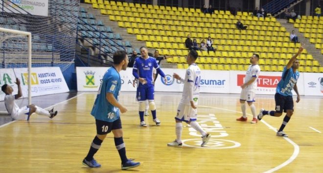 Jogadores de Futsal das equipes do São José e taubaté