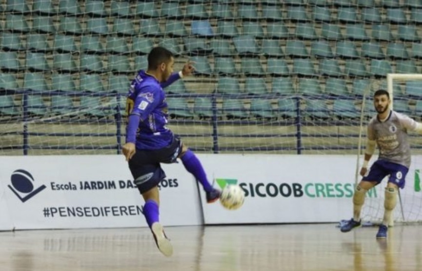 Ala Joãozinho do São José futsal que goleou o Taubaté no primeiro clássico entre as equipes pela liga nacional