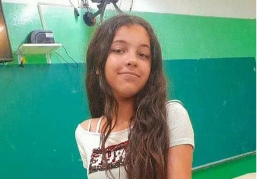Foto de Geovana, jovem morta e enterrada em casa pelo próprio pai, que tinha antecedentes por tráfico