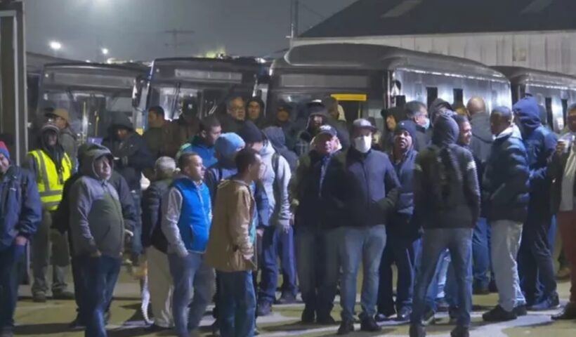 Motoristas de ônibus da capital paulista iniciam greve nesta terça-feira