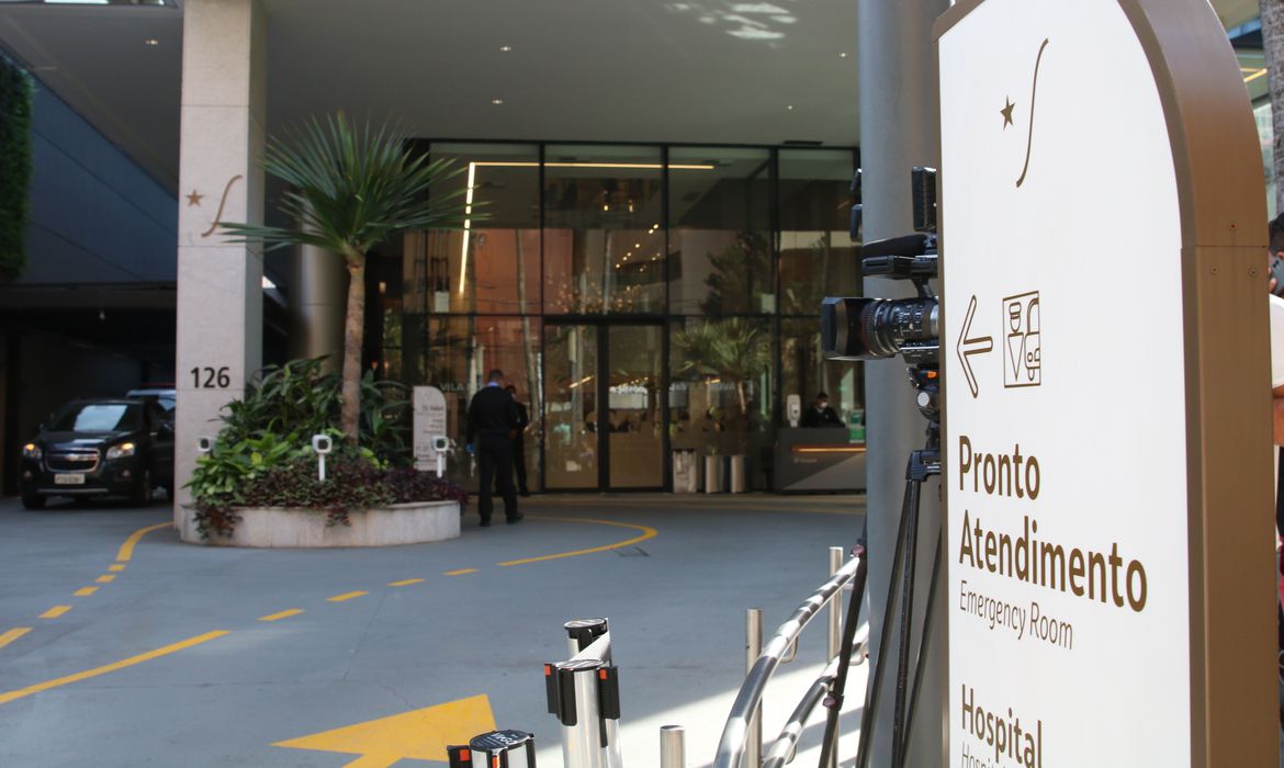 Poreta de entrada de um hospital privado