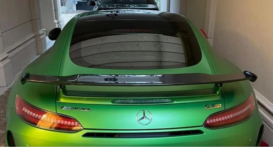 Mercedes avaliado em 2 milhões de reais entre os bens de "João Cabeludo", apreendido em operação contra lavagem de dinheiro