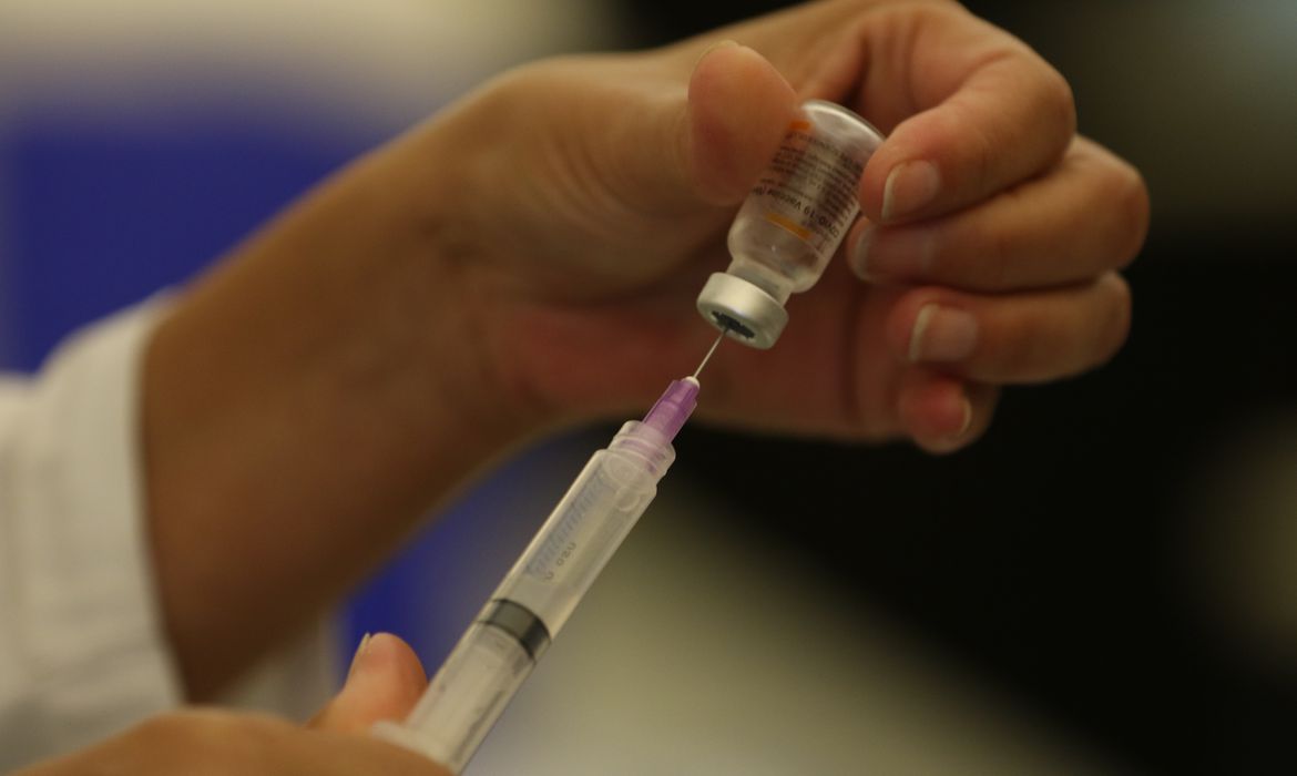 EUA recomenda vacina contra covid-19 para crianças a partir de 6 meses