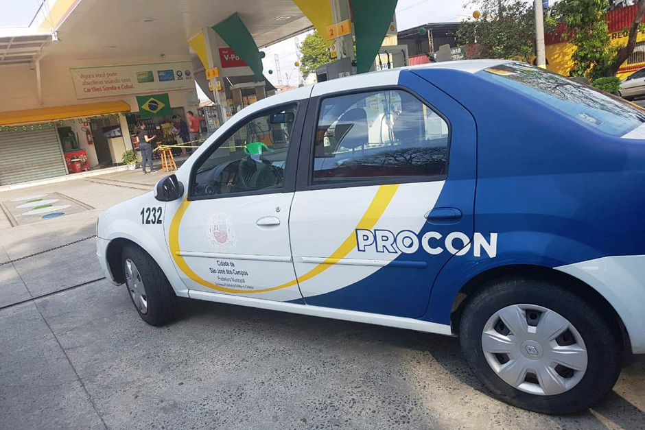 Procon fiscaliza postos para conferir se houve redução de preço