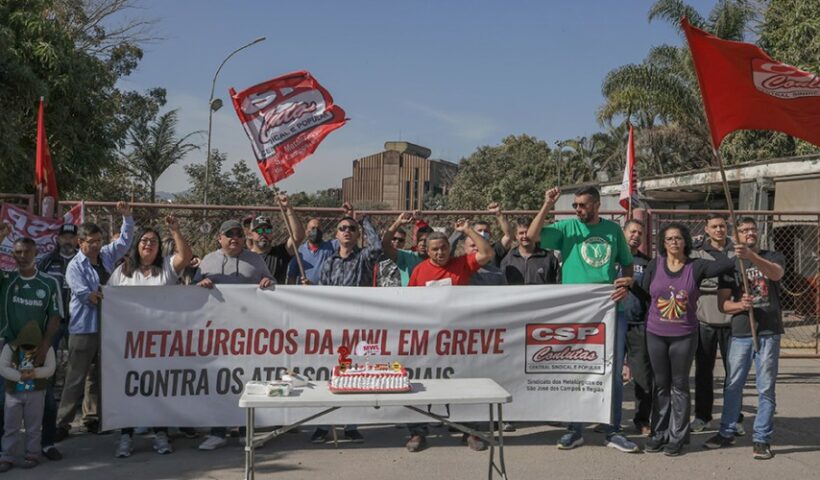 MWL protesto mêsversário